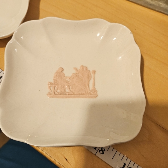 Set of 2 vintage Wedgwood small ring/trinket dishes/plates - Picture 2 of 7